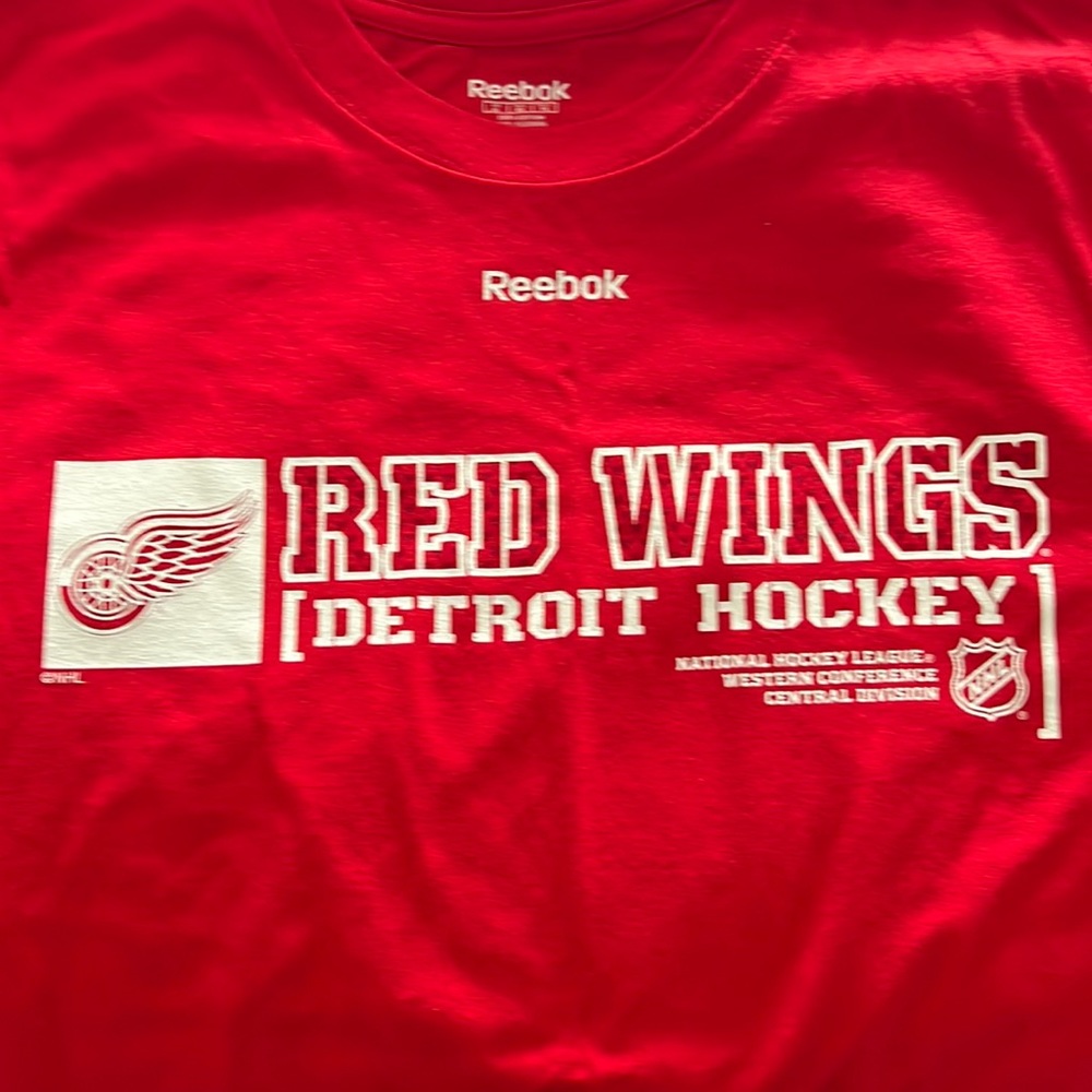 Reebok New old stock Detroit Redwings size XL red tee shirt without tags